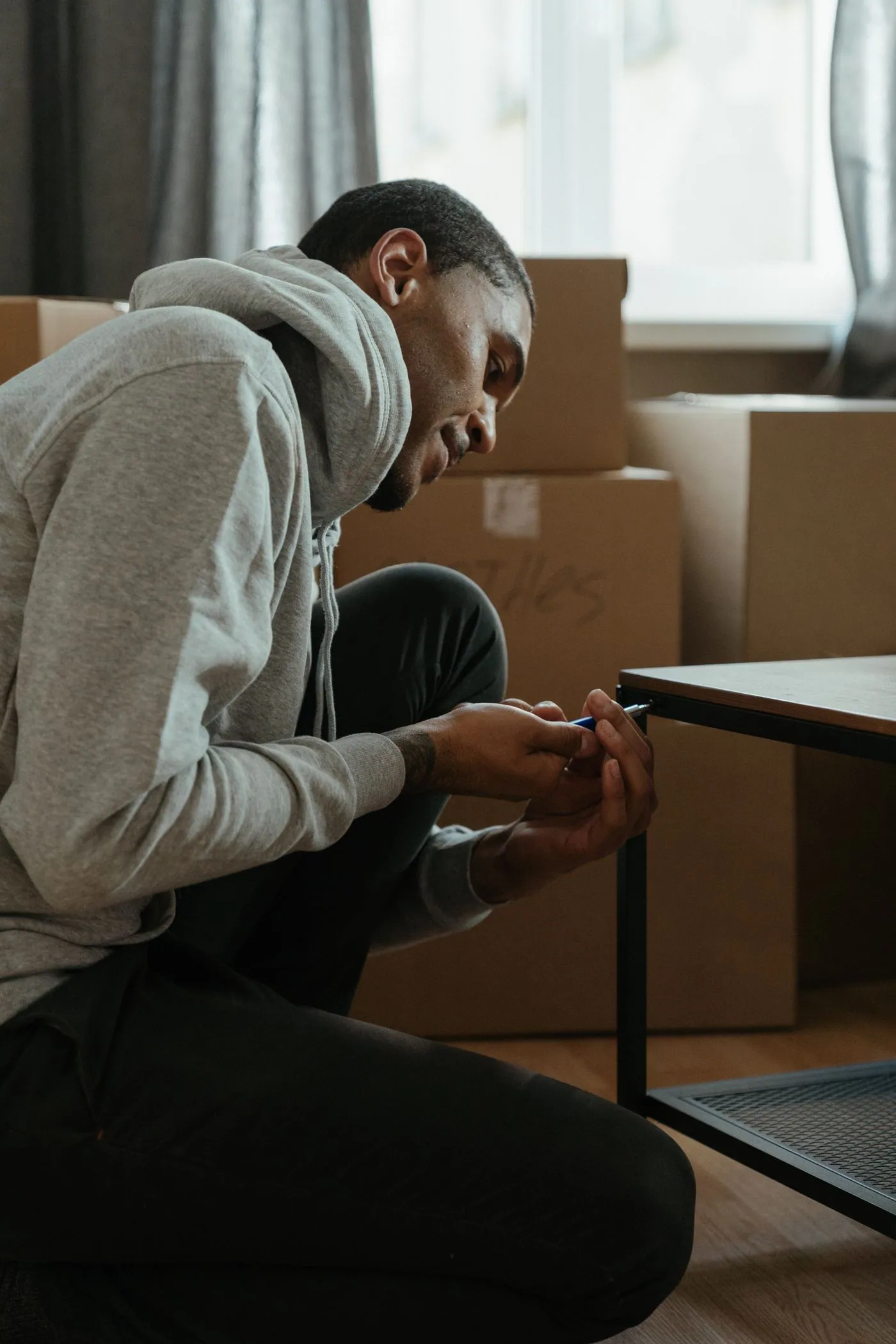 Assembling a table among moving boxes